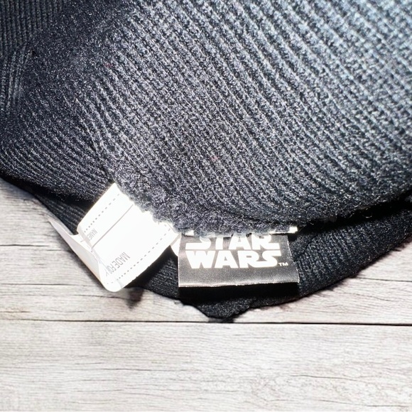 Star Wars Women’s Unisex Black Multicolor Logo Winter Hat Beanie - Picture 3 of 4